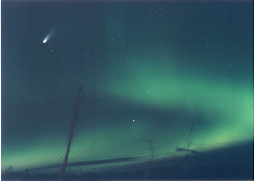 Comet Hale-Bopp over the Mat-Su Valley. Copyright R. Pellessier